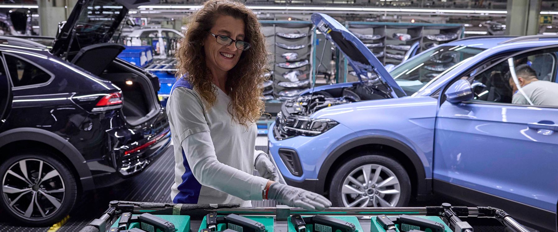 woman mechanic chooses a tool