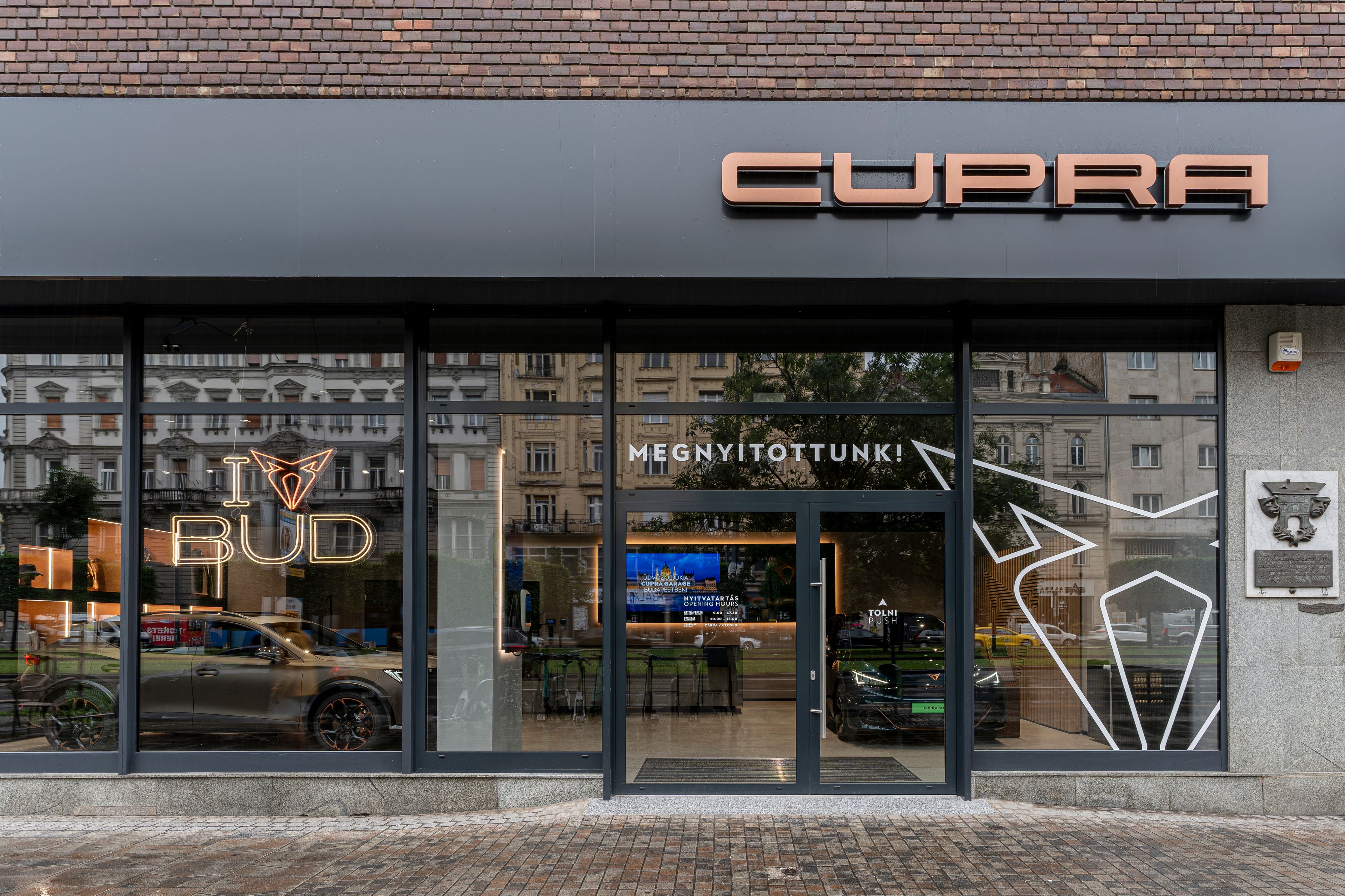 CUPRA Garage building