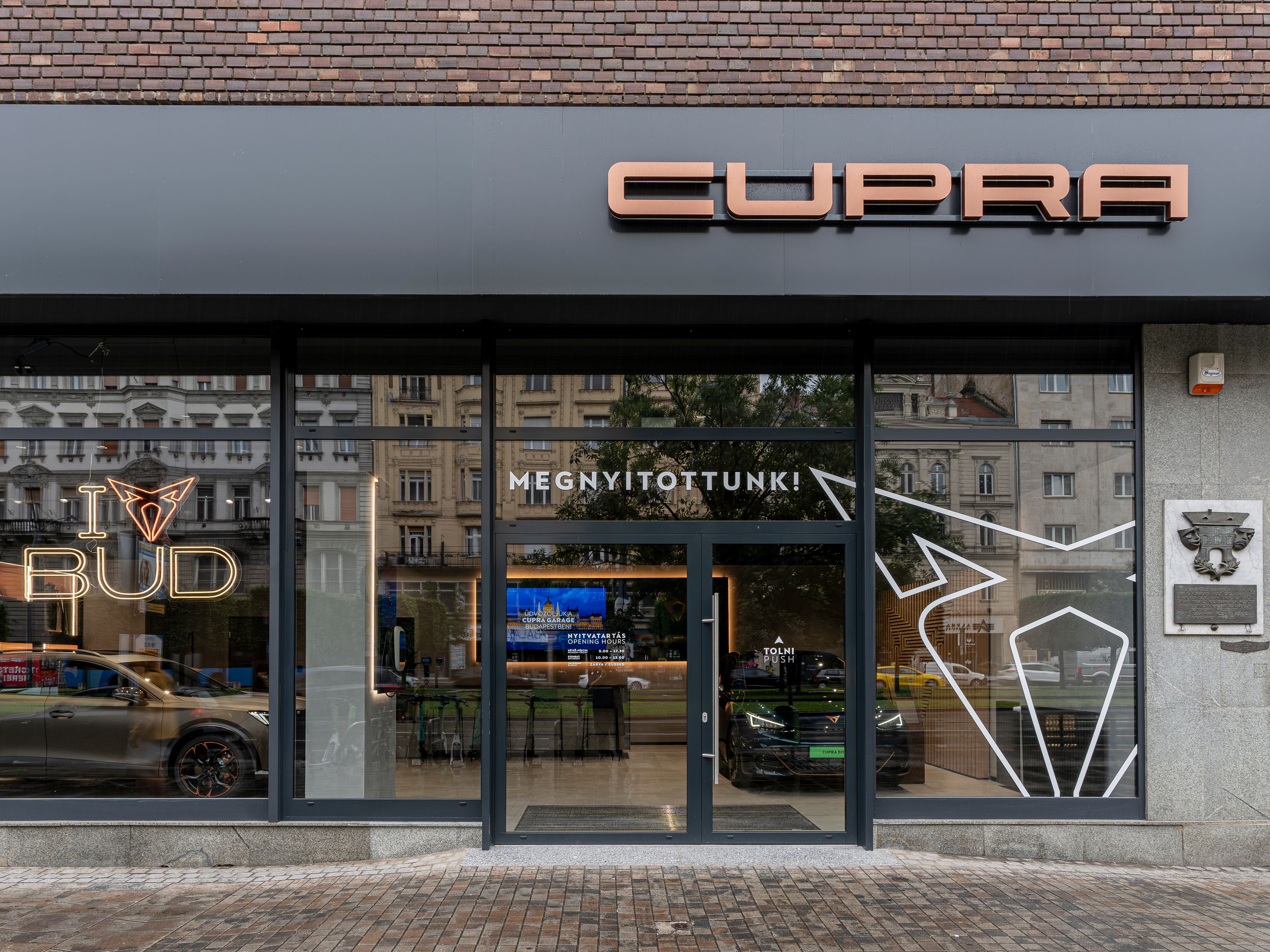 CUPRA Garage building