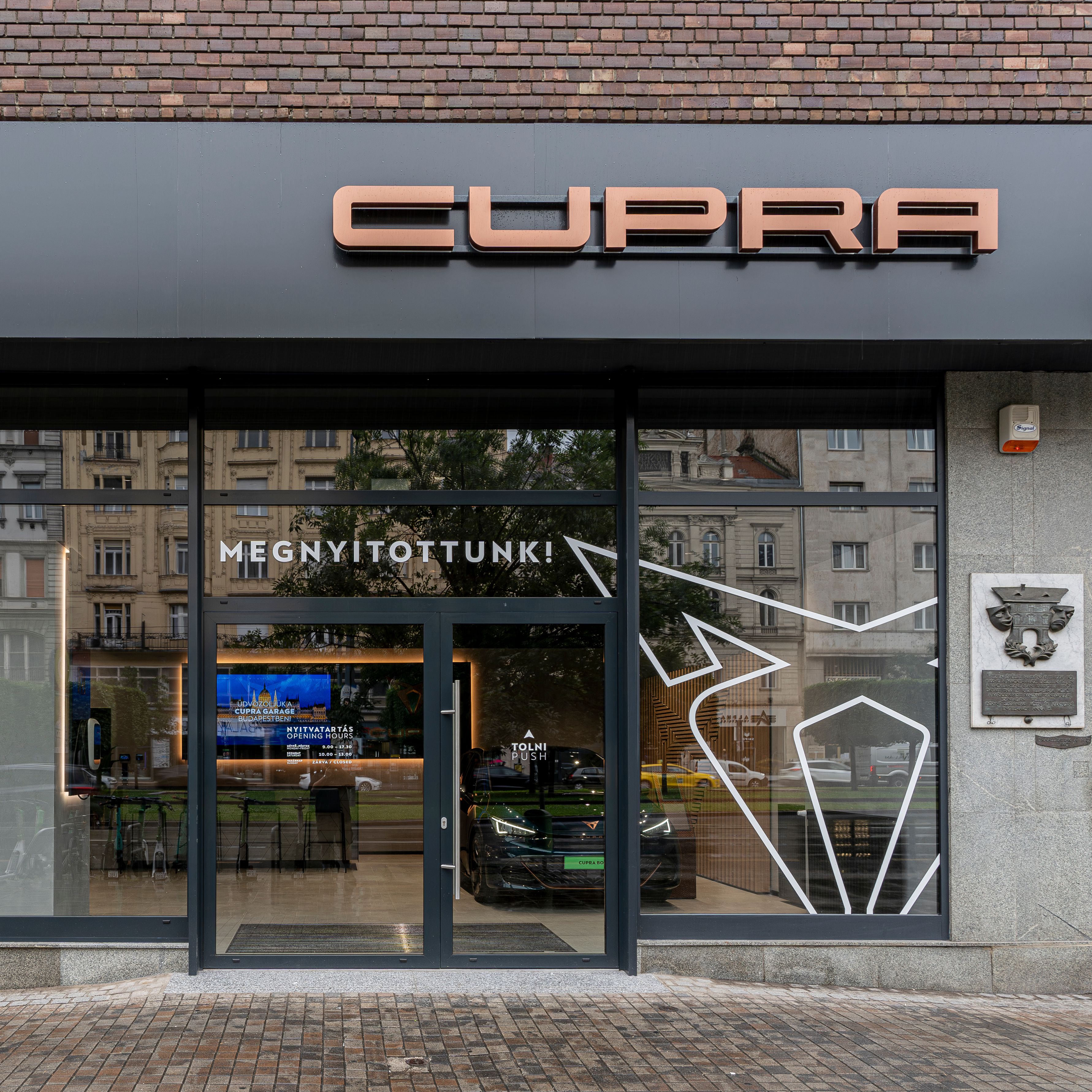 CUPRA Garage building
