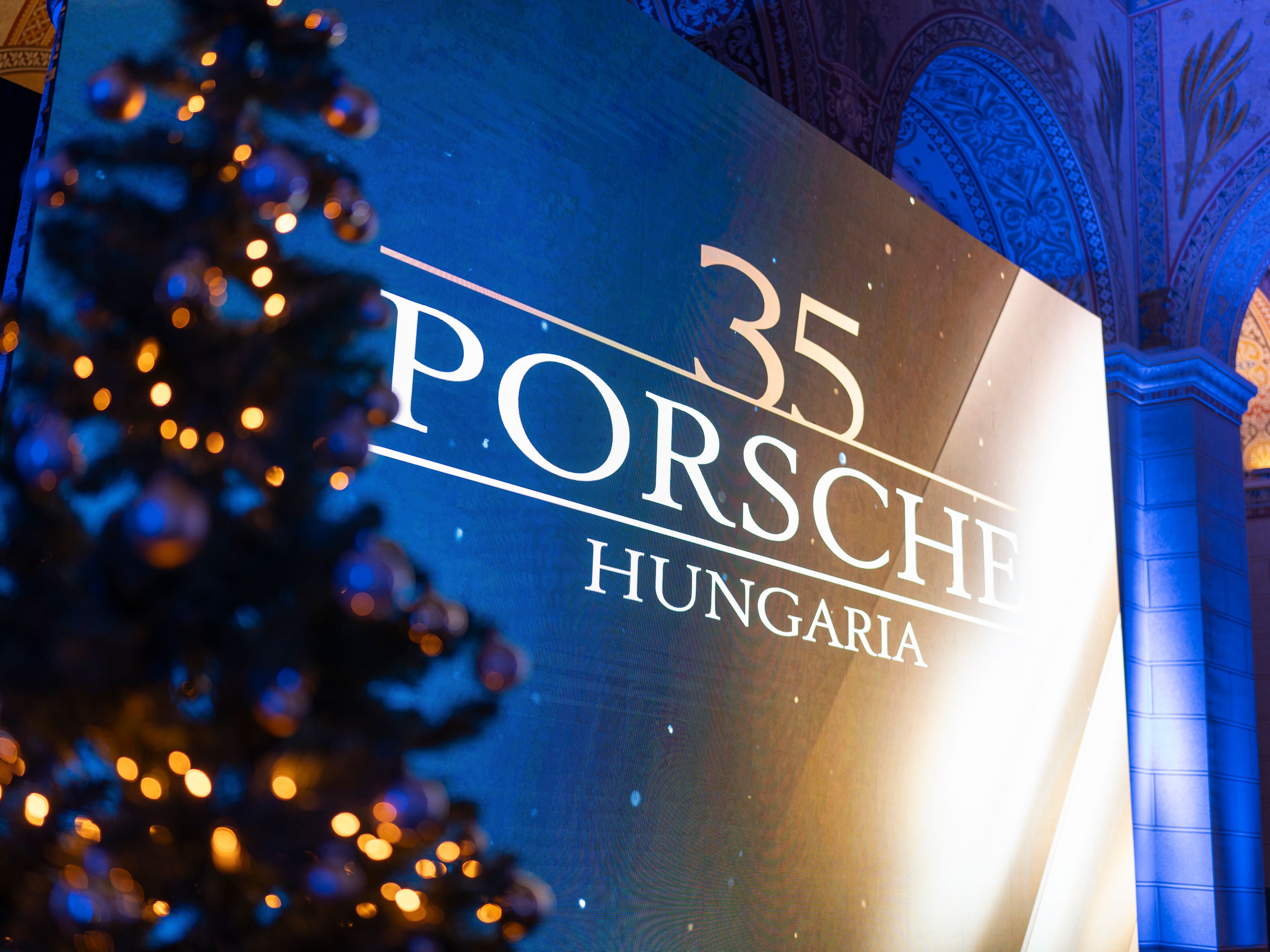 Porsche Hungaria 35 inscription, next to it is a Christmas tree.
