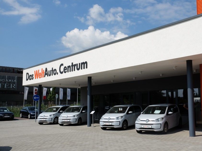 Daw welt auto centrum with VW modelles in front of the building