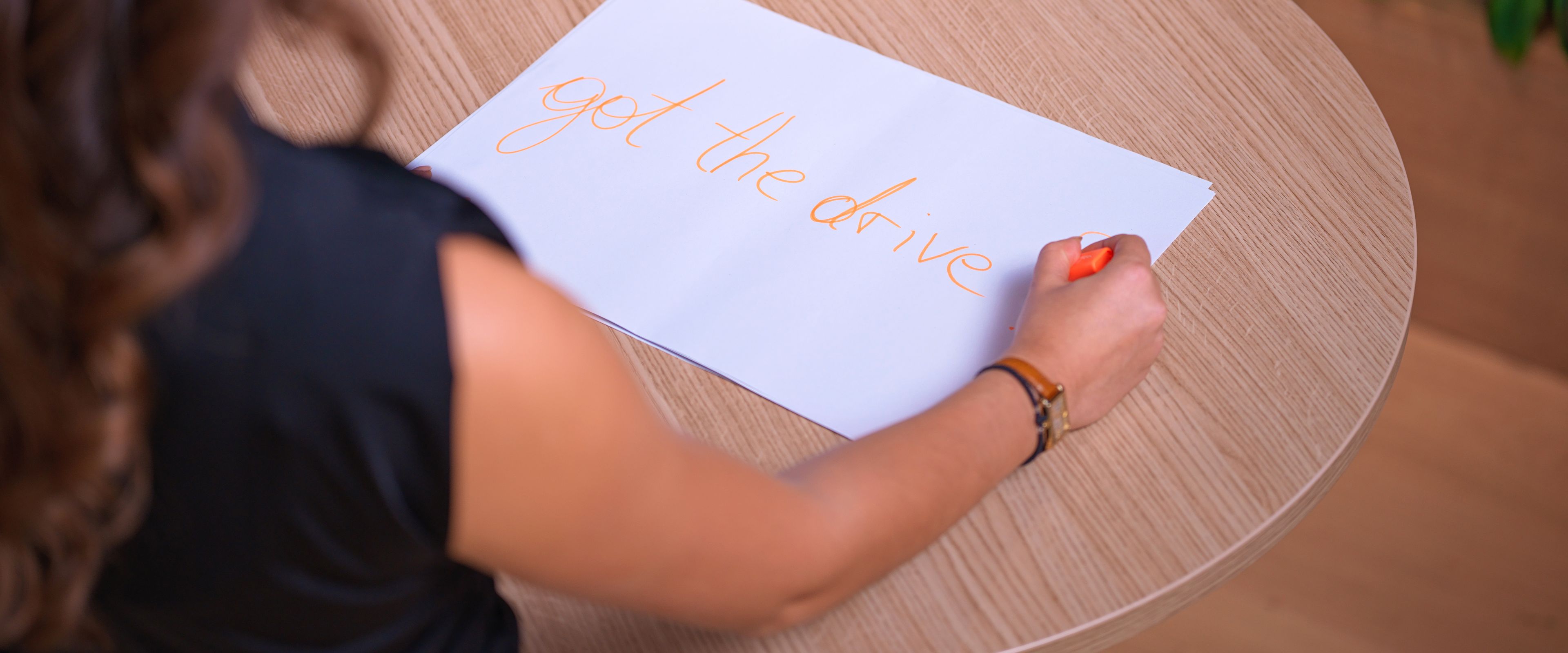 A table on which a lady sings Got the drive? 